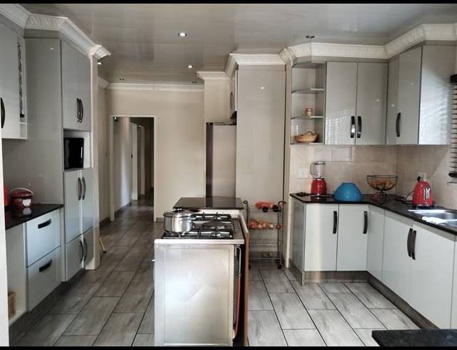 3 BEDROOM FREESTANDING TO LET IN BIRCH ACRES